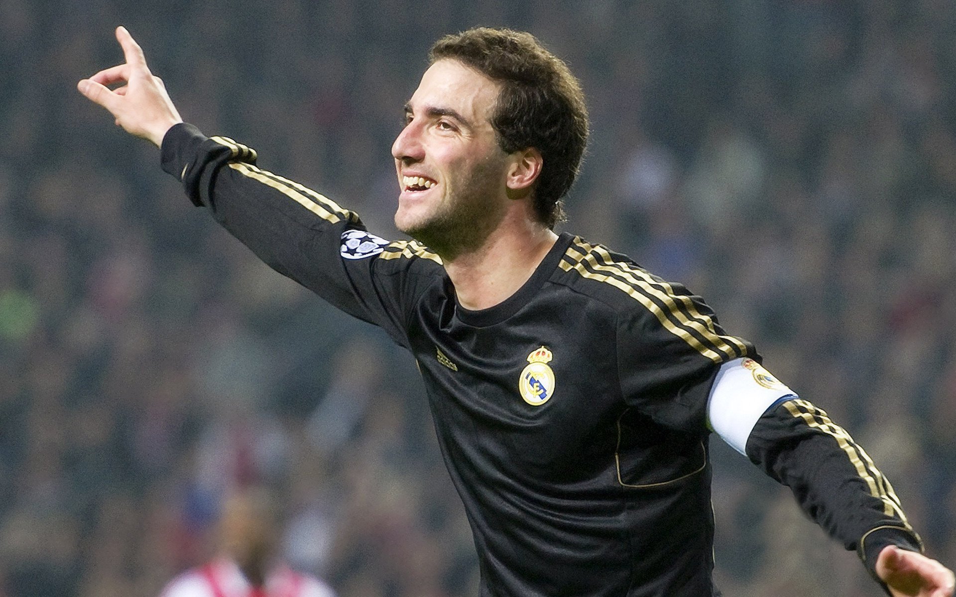 田径赛场焦点!英格兰队对阵瑞士队,年轻新星表现惊艳,未来可期