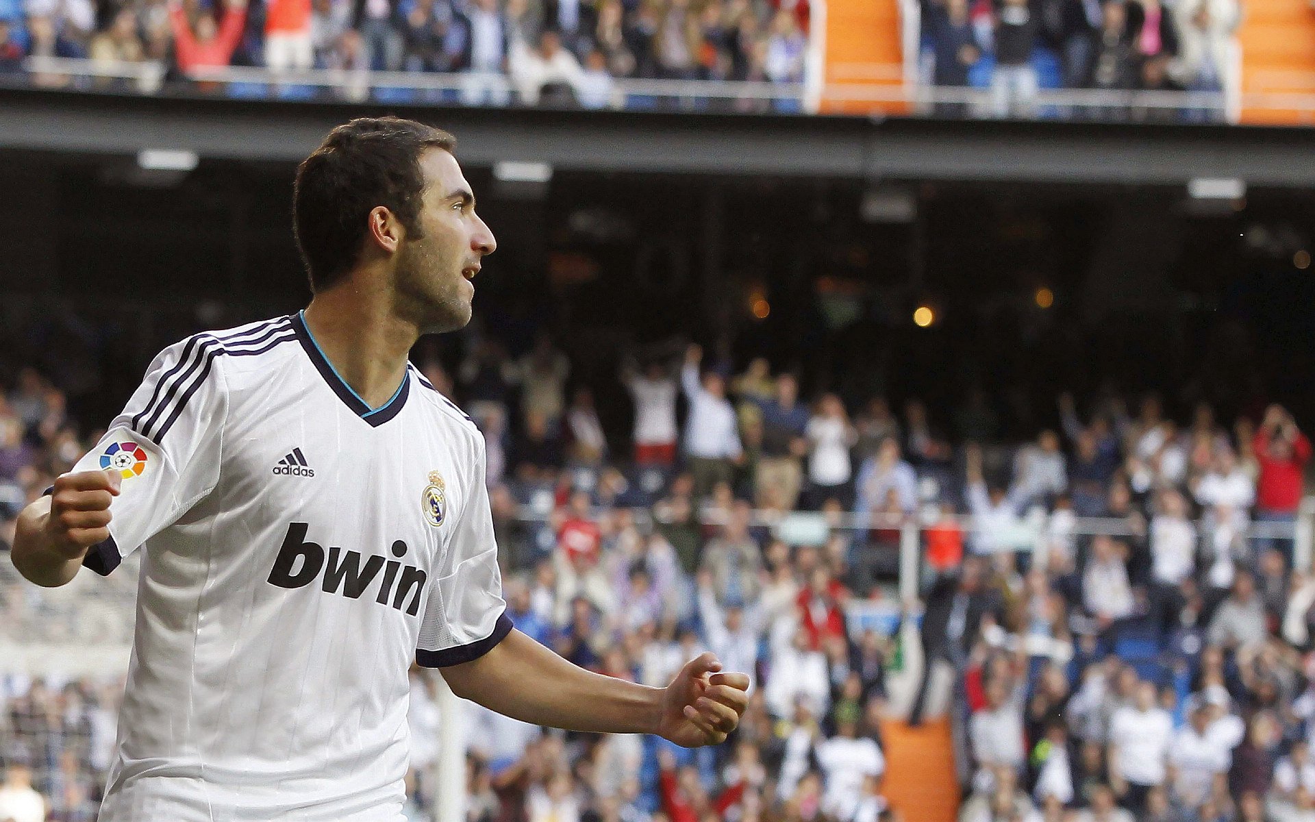 Scout回归赛场，大胜首场状态亮眼，DWG观众沸腾！